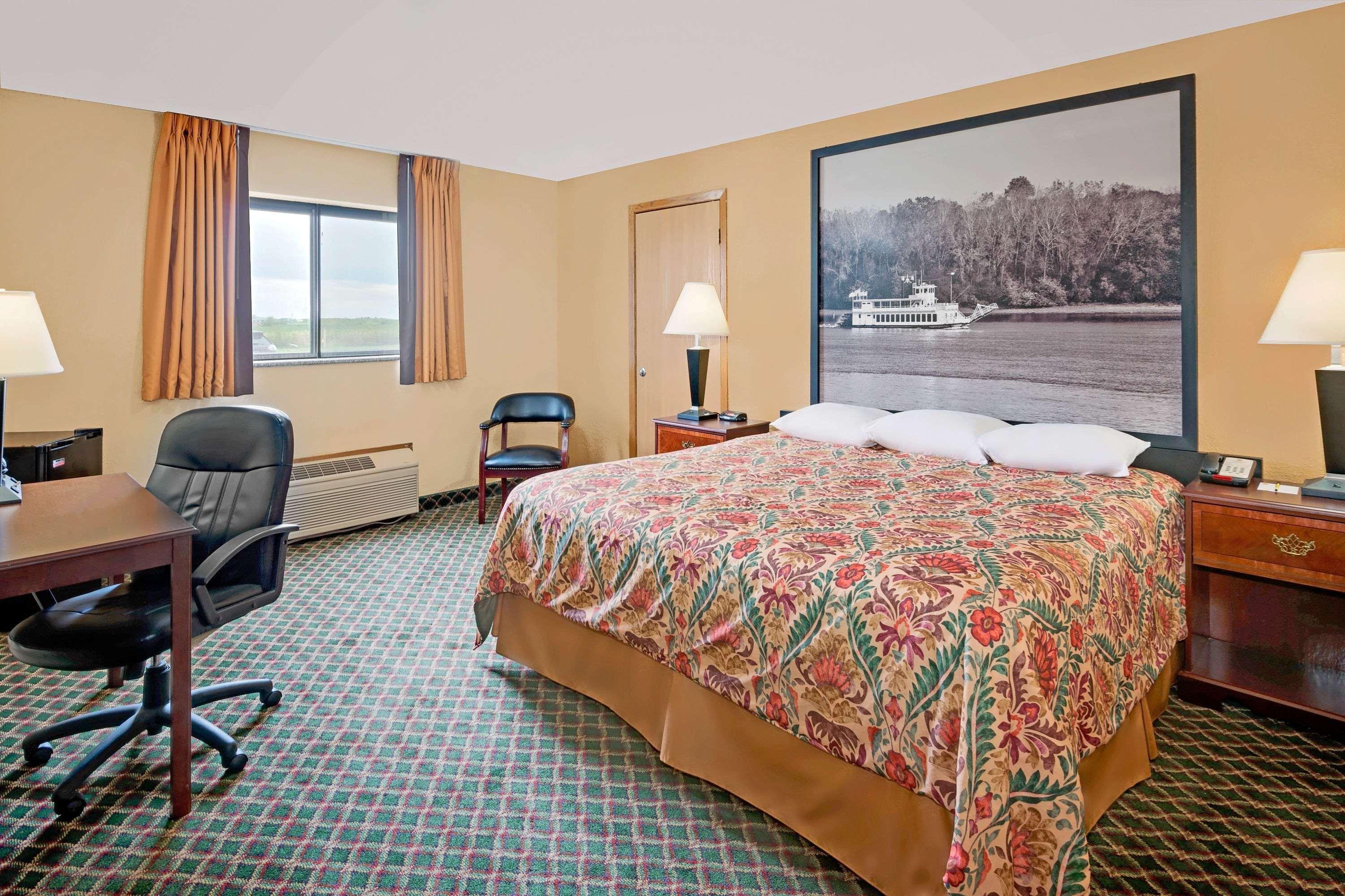 Super 8 By Wyndham Iowa Falls Ngoại thất bức ảnh