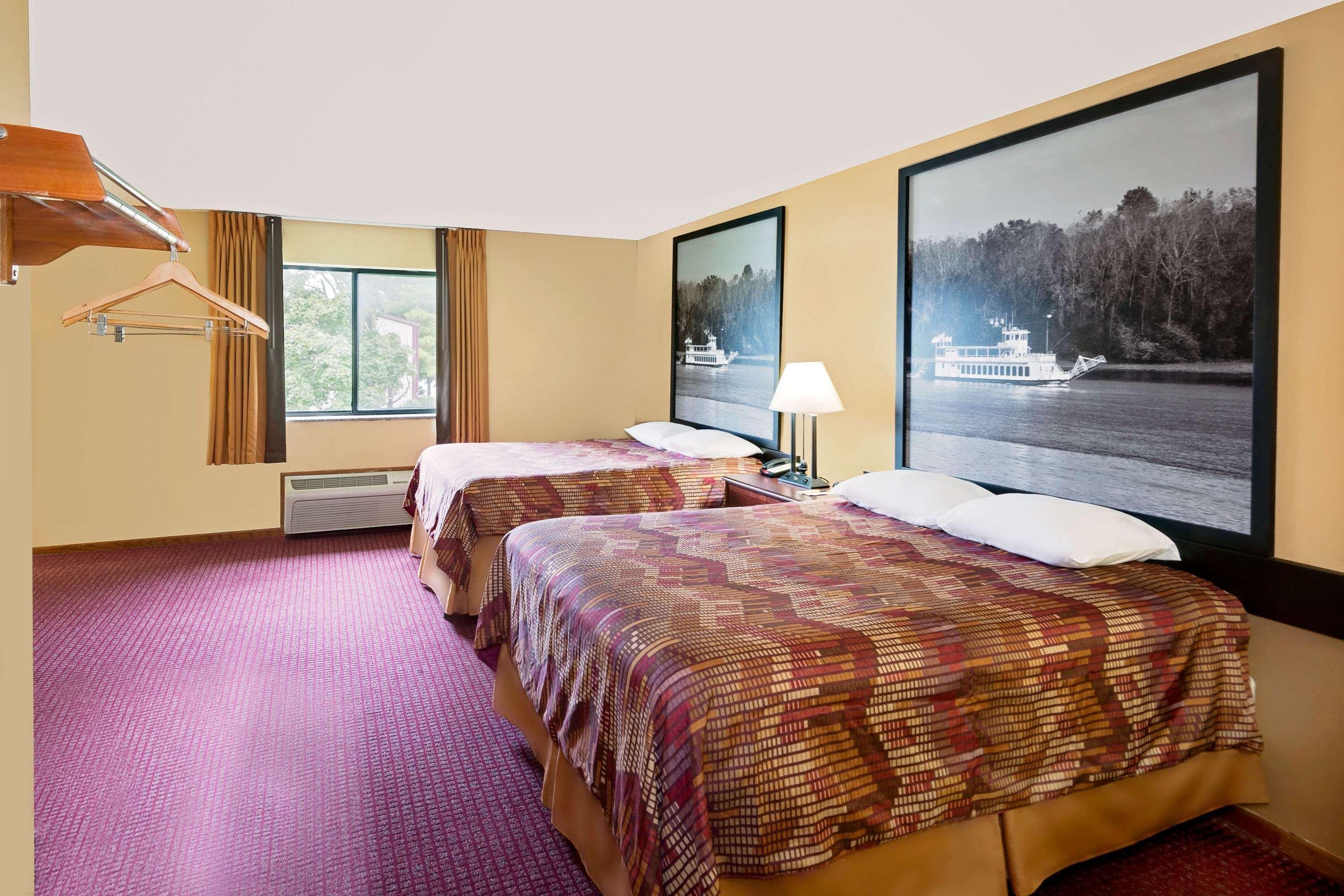 Super 8 By Wyndham Iowa Falls Ngoại thất bức ảnh