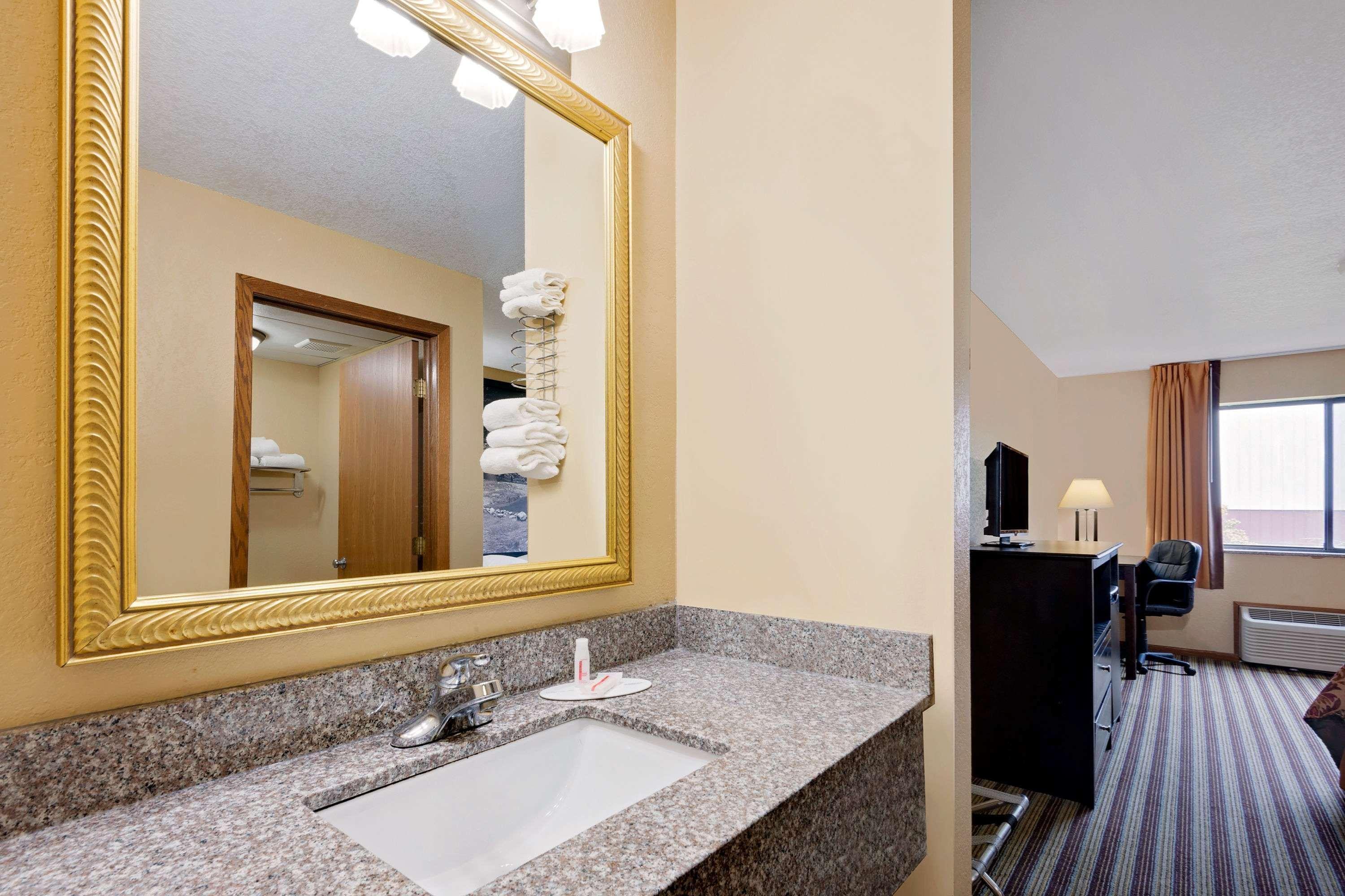 Super 8 By Wyndham Iowa Falls Ngoại thất bức ảnh