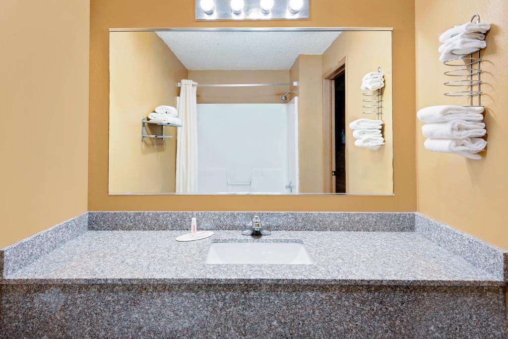 Super 8 By Wyndham Iowa Falls Ngoại thất bức ảnh